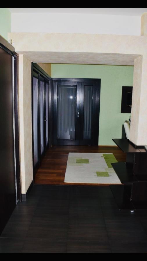 Central Apartment 4 Rooms Брашов Екстер'єр фото