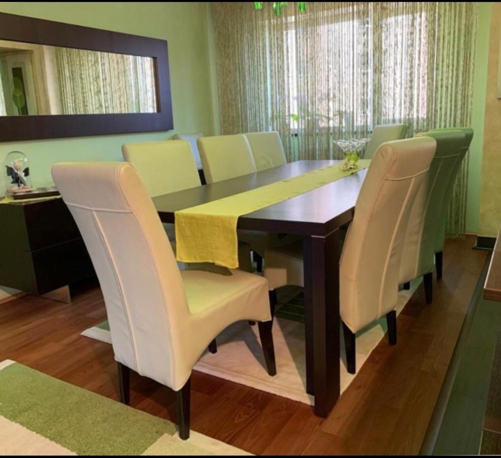 Central Apartment 4 Rooms Брашов Екстер'єр фото