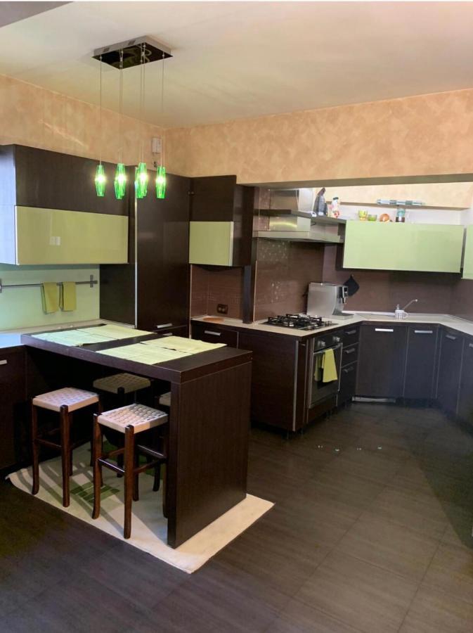 Central Apartment 4 Rooms Брашов Екстер'єр фото