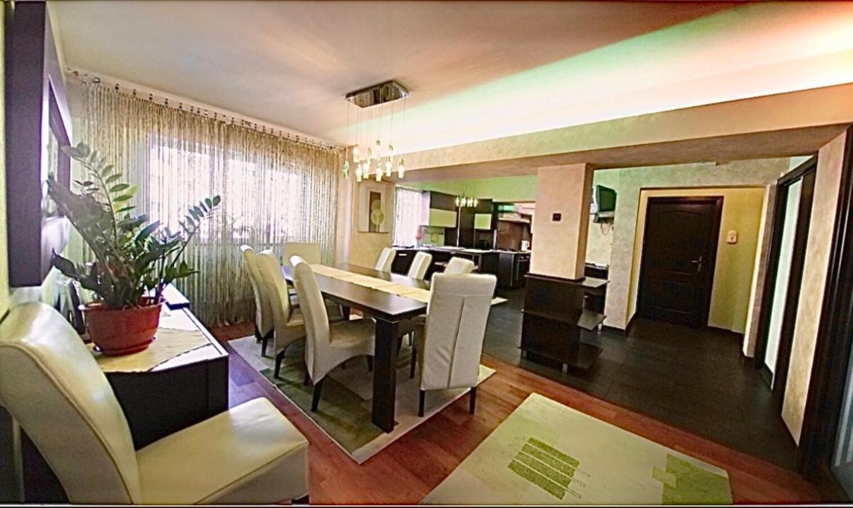 Central Apartment 4 Rooms Брашов Екстер'єр фото