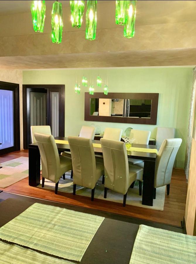 Central Apartment 4 Rooms Брашов Екстер'єр фото