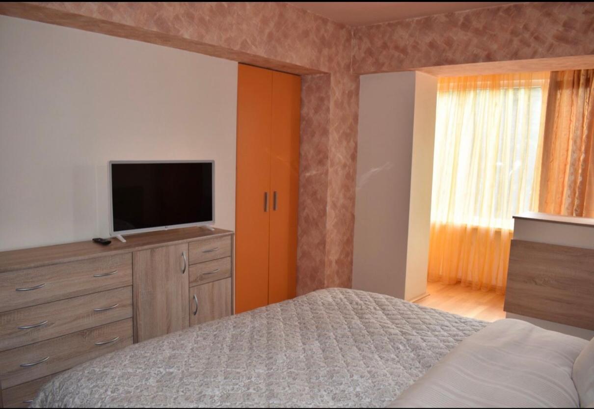 Central Apartment 4 Rooms Брашов Екстер'єр фото