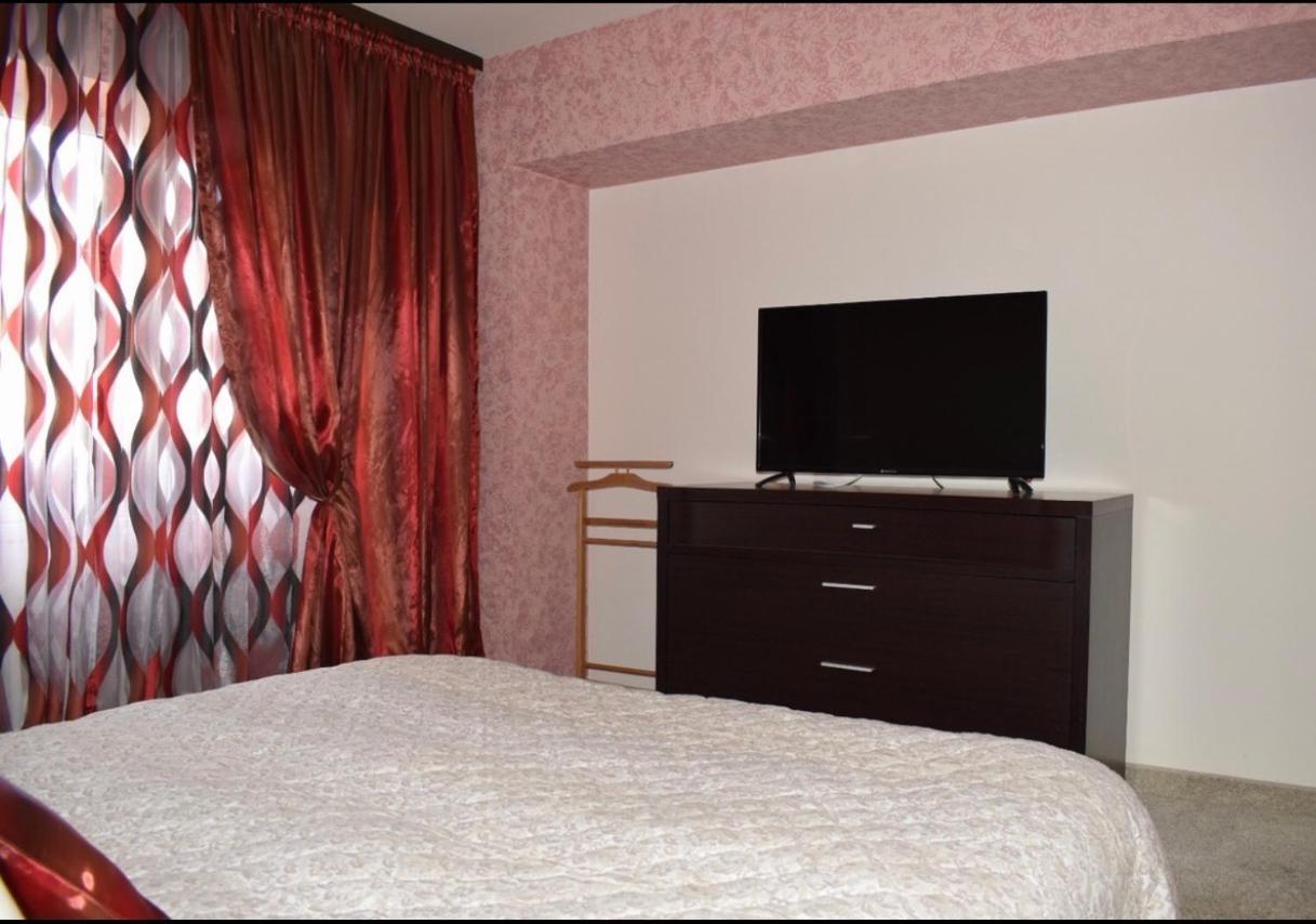 Central Apartment 4 Rooms Брашов Екстер'єр фото