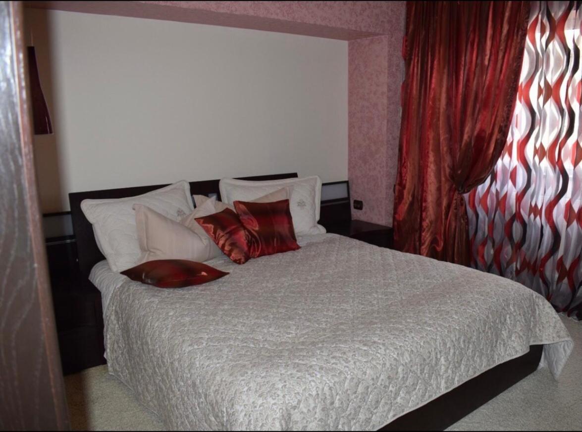 Central Apartment 4 Rooms Брашов Екстер'єр фото